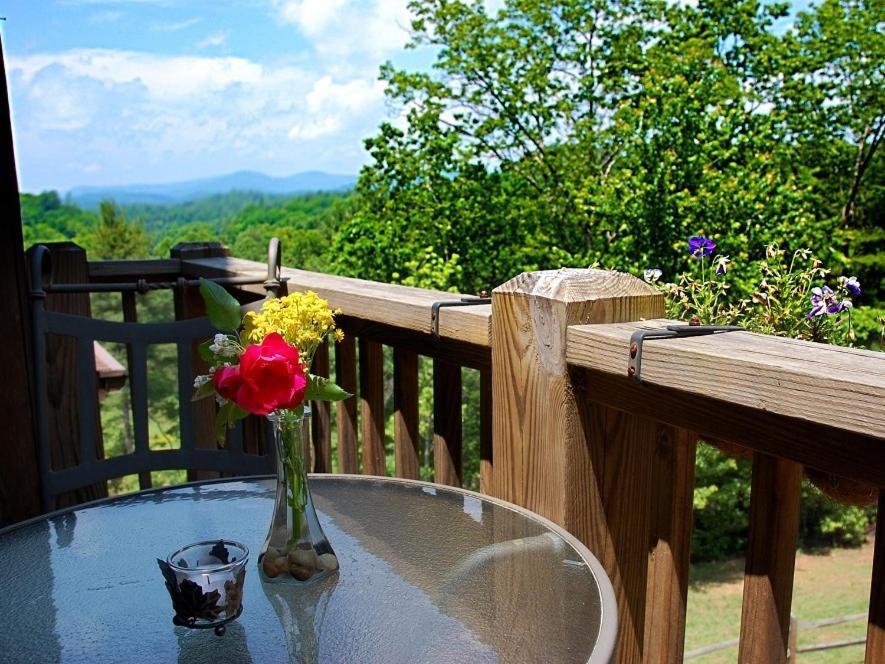 Long Mountain Lodge Bed & Breakfast Dahlonega Εξωτερικό φωτογραφία