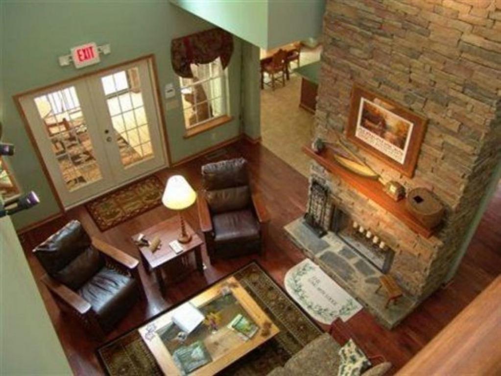 Long Mountain Lodge Bed & Breakfast Dahlonega Εξωτερικό φωτογραφία
