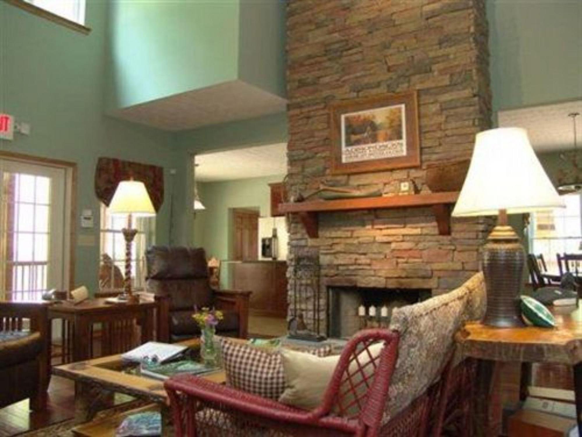 Long Mountain Lodge Bed & Breakfast Dahlonega Εξωτερικό φωτογραφία