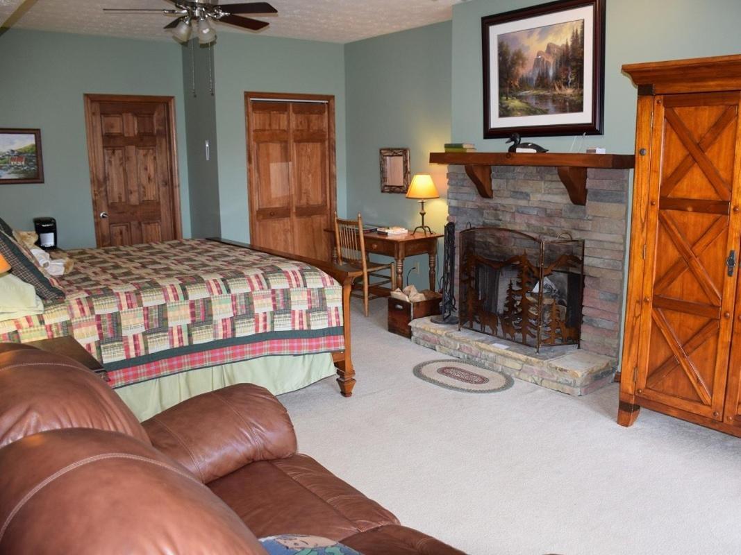 Long Mountain Lodge Bed & Breakfast Dahlonega Δωμάτιο φωτογραφία