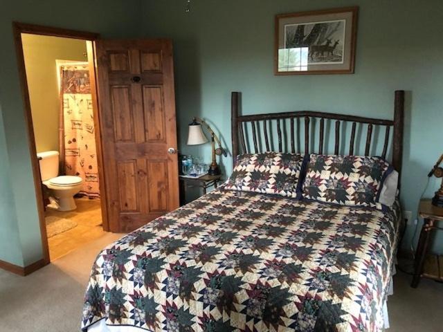 Long Mountain Lodge Bed & Breakfast Dahlonega Δωμάτιο φωτογραφία